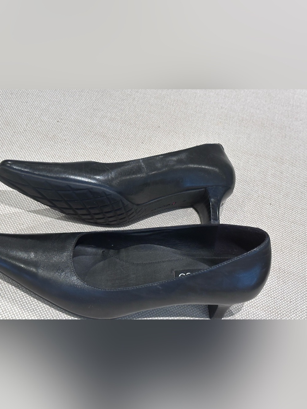 ECCO Size 39 (8) Black Leather LIKE NEW Classic Kitten Heel Pump - Picture 14 of 14